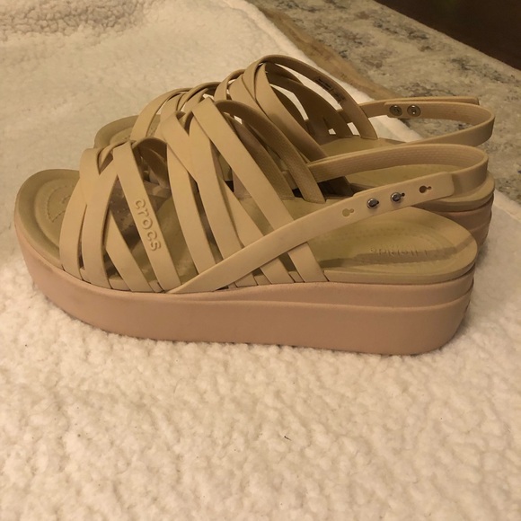 Crocs Women Brooklyn Strappy Low Wedge Bone Sandals Size 9 - Picture 7 of 13